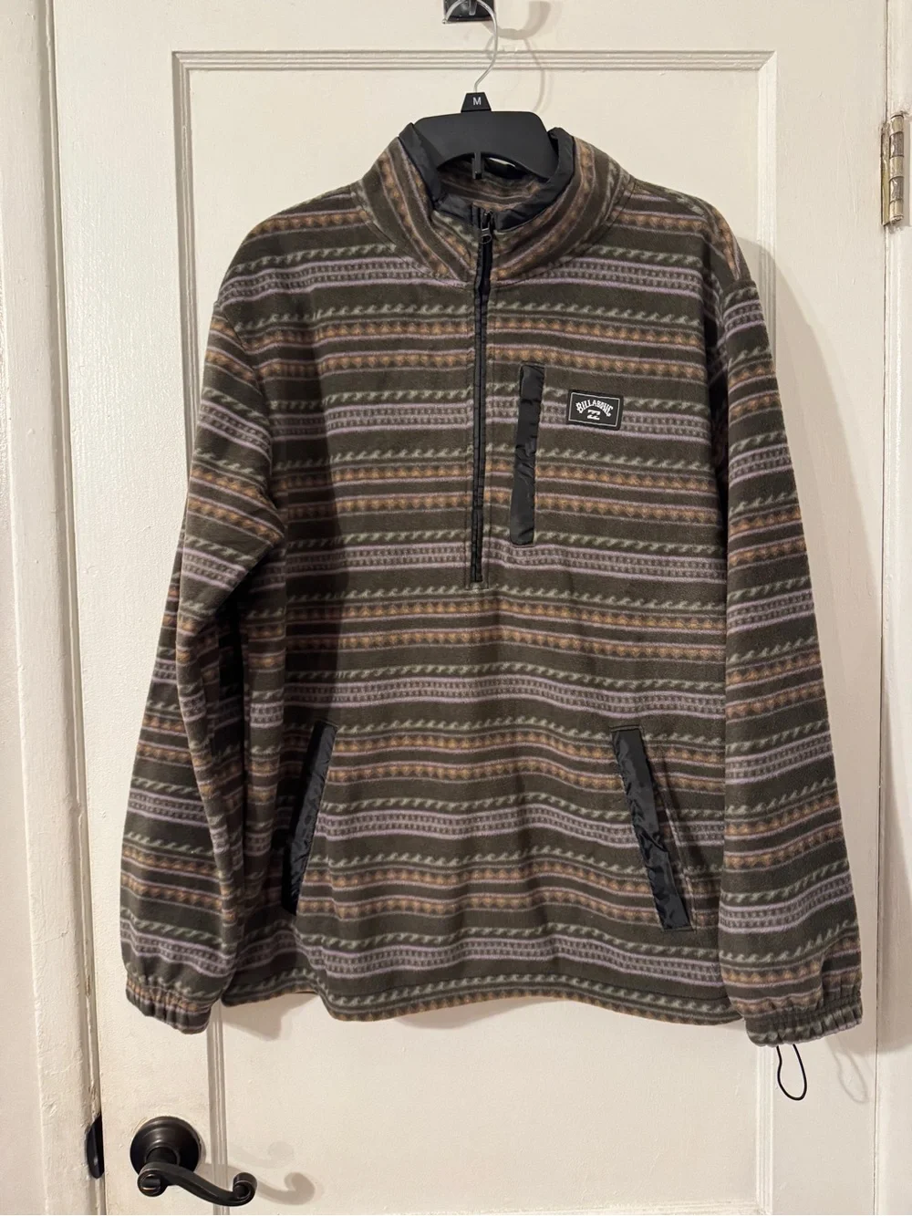 Billabong sweater size medium